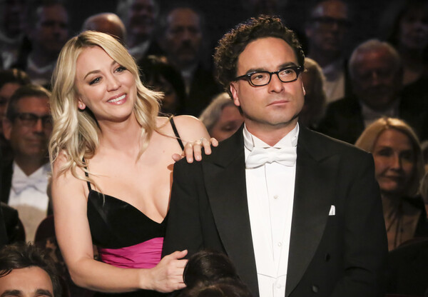 Big Bang Theory: Η Kaley Cuoco και ο Johnny Galecki αποκαλύπτουν τα πάντα για τον έρωτά τους πίσω από τις κάμερες