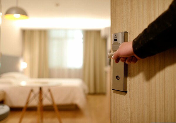 Χαλκιδική: «Είχα βάλει κάμερες για να ξέρω αν γίνονται κλοπές» λέει ο ιδιοκτήτης του ξενοδοχείου