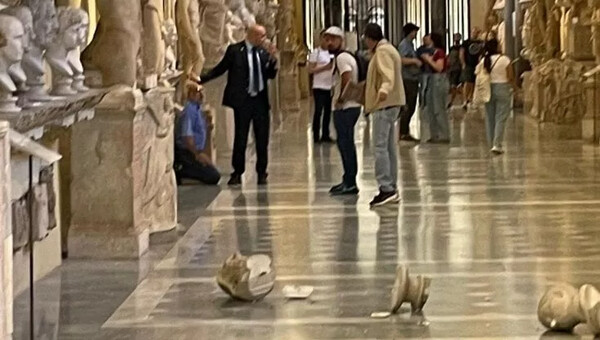 Τουρίστας έριξε στο έδαφος δύο ρωμαϊκές προτομές στα Μουσεία του Βατικανού