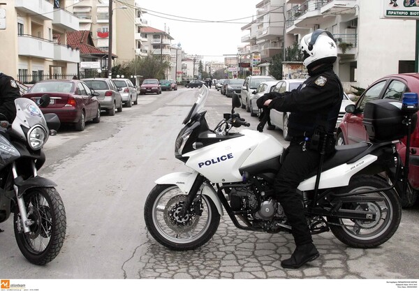 Αστυνομικός σε μηχανή