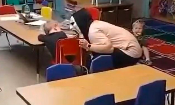 Εργαζόμενες σε παιδικό σταθμό φορούν μάσκα του Scream και ουρλιάζουν σε παιδιά- Κλαίνε έντρομα 