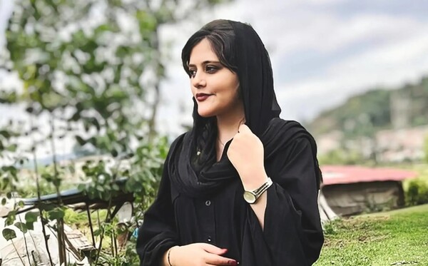 Ιράν: Από πολυοργανική ανεπάρκεια ο θάνατος της Μάχσα Αμινί, σύμφωνα με τον ιατροδικαστή