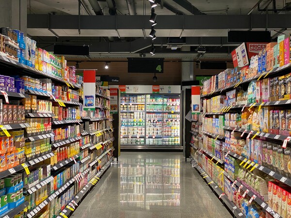 Διευκρινίσεις για τα 50 προϊόντα στα σουπερμάρκετ σε χαμηλότερη τιμή