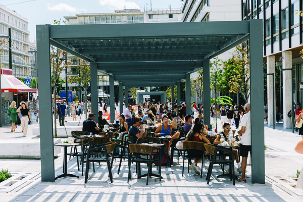 Έχει η Αθήνα περισσότερα τραπεζοκαθίσματα απ’ όσα μπορεί να αντέξει;