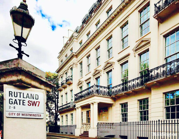 Πωλείται (ξανά) η πιο ακριβή κατοικία του Ηνωμένου Βασιλείου: «Ιδιωτικό παλάτι» 45 δωματίων με θέα στο Χάιντ Παρκ