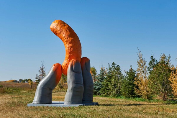 Μνημείο στα λερωμένα δάχτυλα από γαριδάκια υψώθηκε στον Καναδά