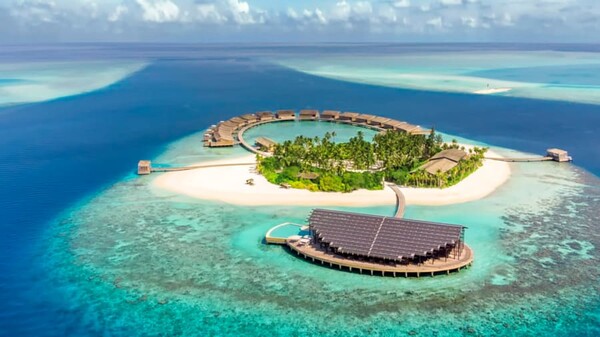 Kudadoo: Το «πιο βιώσιμο τουριστικό θέρετρο» στις Μαλδίβες έχει ορατά ηλιακά πάνελ- και εξηγεί γιατί