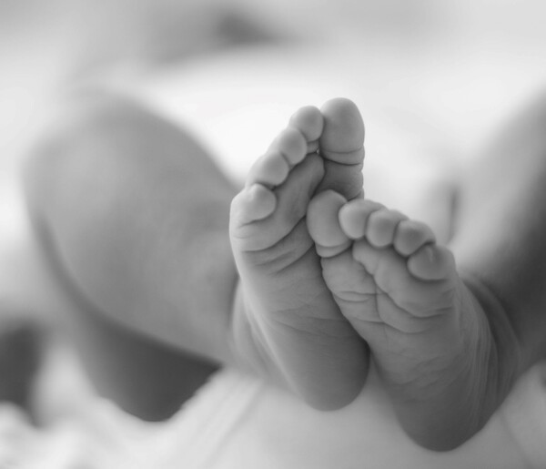 Πάτρα: Γυναίκα κατήγγειλε τους γονείς της για σεξουαλική κακοποίηση του 9 μηνών γιου της