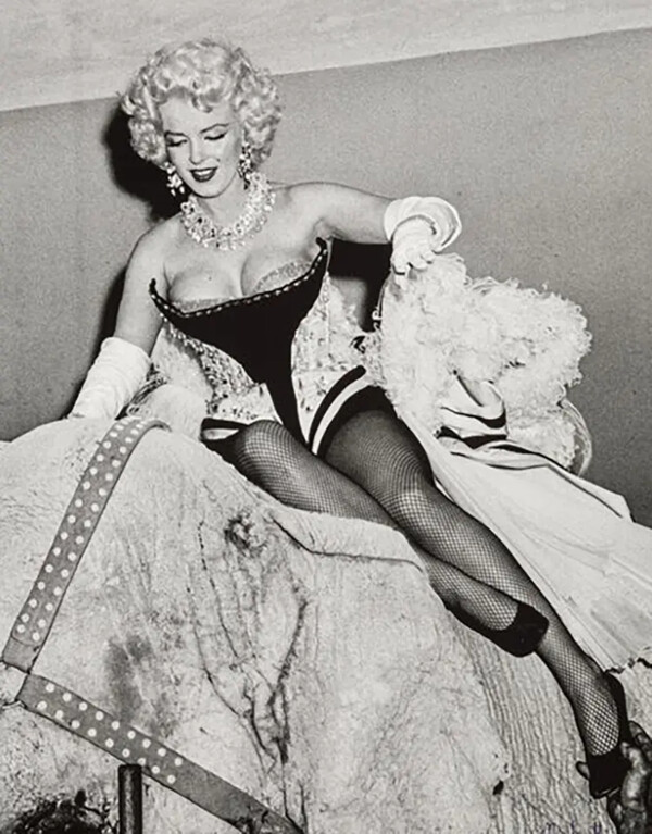 Όταν ένας έφηβος είχε φωτογραφήσει την Μέριλιν -Ασπρόμαυρα καρέ του 1955
