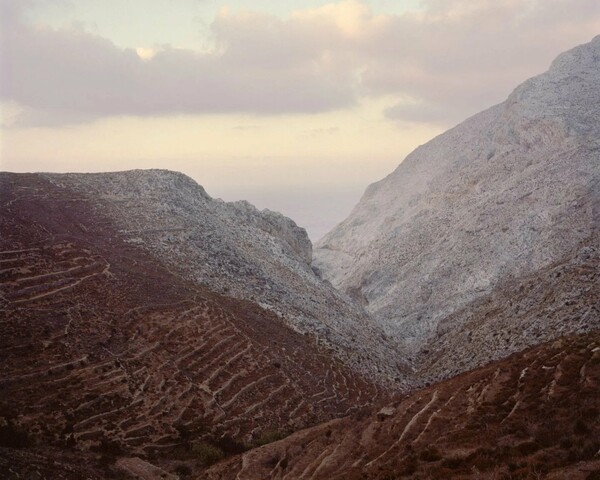 Les Rochers Fauves: Τι συμβαίνει στην ταυτότητα όταν περιβάλλεται παντού από νερό;