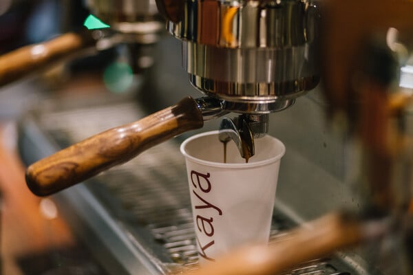 Kaya: Στο espresso bar που πριν από δέκα χρόνια έμαθε την Αθήνα να πίνει καλό καφέ