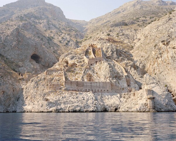 Les Rochers Fauves: Τι συμβαίνει στην ταυτότητα όταν περιβάλλεται παντού από νερό;
