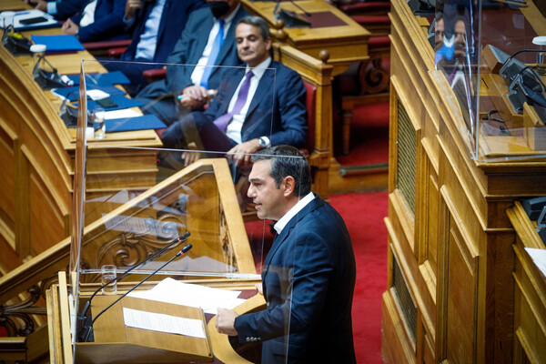 Αλέξης Τσίπρας και Κυριάκος Μητσοτάκης στη Βουλή
