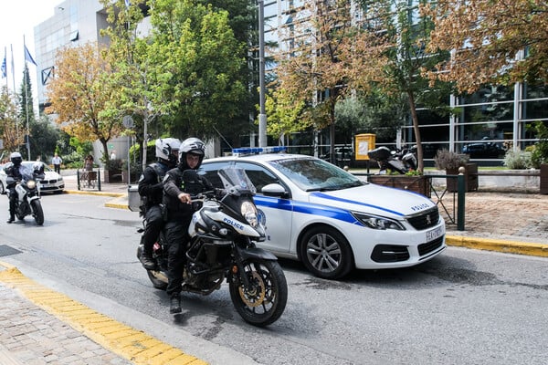 Κολωνός: Συνελήφθη 33χρονος για την υπόθεση της 12χρονης - Ακόμη δύο άνδρες εμφανίστηκαν στη ΓΑΔΑ
