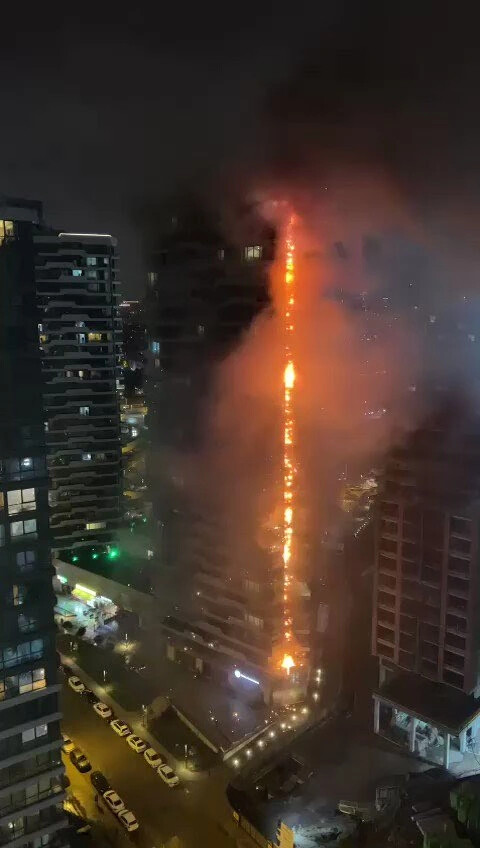 Κωνσταντινούπολη: Στις φλόγες ουρανοξύστης - Βίντεο 