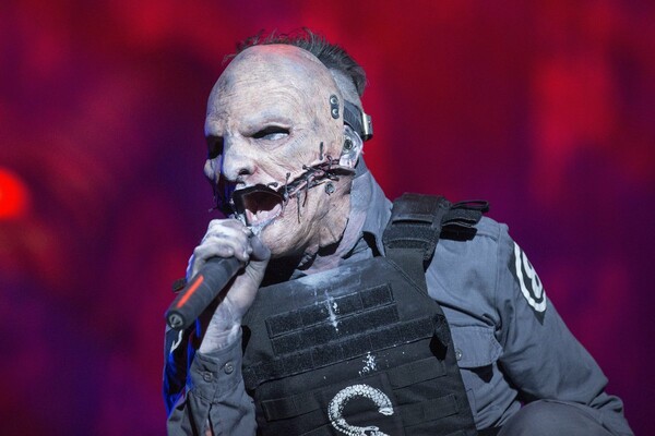 Slipknot: O Corey Taylor επανακυκλοφορεί το εμβληματικό περιοδικό «Famous Monsters»