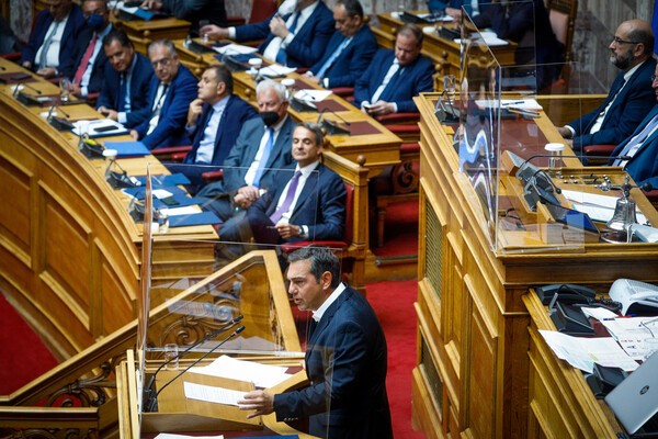 Μητσοτάκης και Τσίπρας στη Βουλή