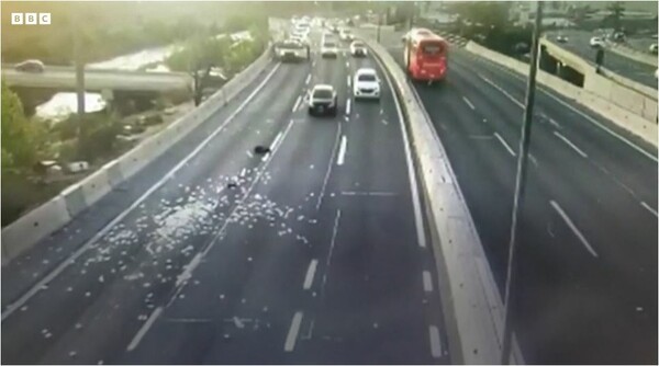«Έβρεξε» χρήμα στη Χιλή - Σε αυτοκινητόδρομο σκορπίστηκε η λεία των ληστών 
