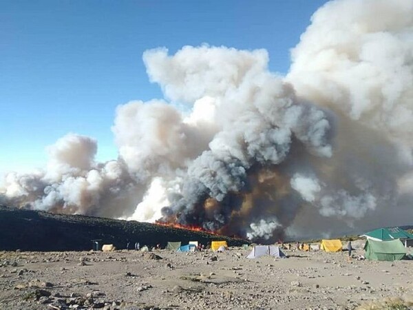 Φωτιά στο Κιλιμάντζαρο- Κοντά σε camp ορειβατών σε υψόμετρο 4.000 μέτρων