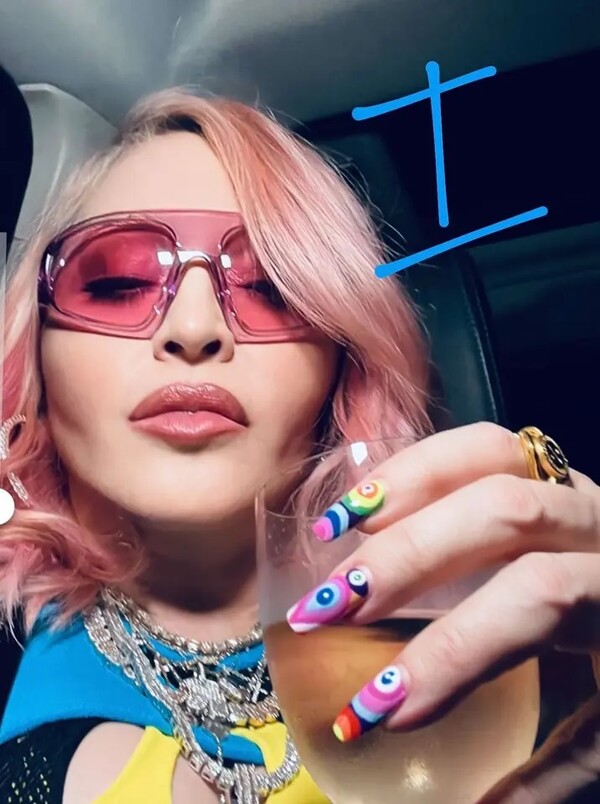 Η Μαντόνα δήλωσε πως δεν έχει κάνει περιτομή- Το αλλόκοτο ποστ με selfies στο Instagram 