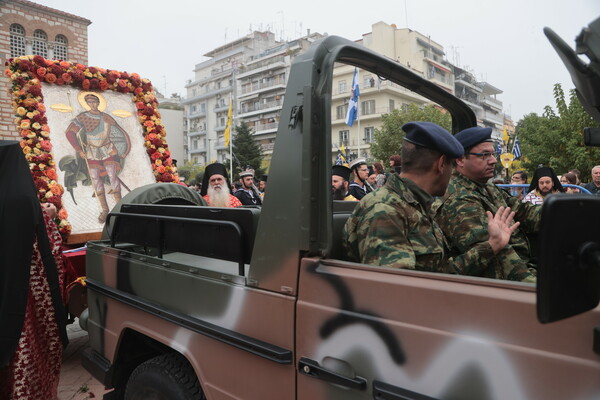 Θεσσαλονίκη: Πλήθος κόσμου στην λιτανεία των εικόνων του Αγίου Δημητρίου και της Παναγίας Γεροντίσσης