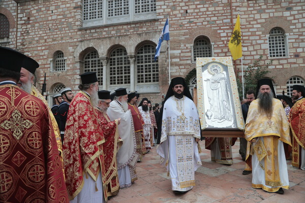 Θεσσαλονίκη: Πλήθος κόσμου στην λιτανεία των εικόνων του Αγίου Δημητρίου και της Παναγίας Γεροντίσσης