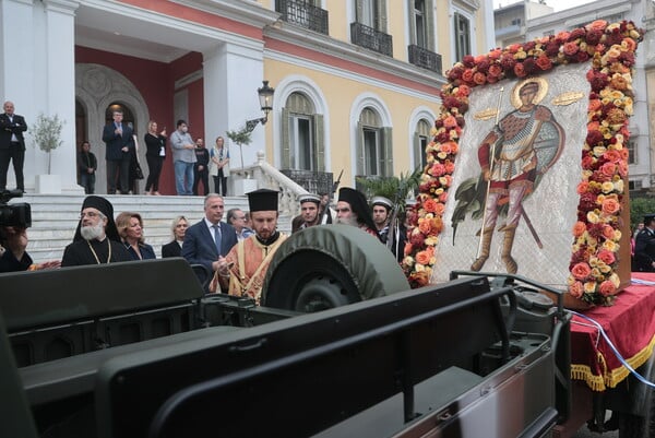 Θεσσαλονίκη: Πλήθος κόσμου στην λιτανεία των εικόνων του Αγίου Δημητρίου και της Παναγίας Γεροντίσσης