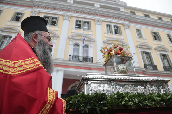 Θεσσαλονίκη: Πλήθος κόσμου στην λιτανεία των εικόνων του Αγίου Δημητρίου και της Παναγίας Γεροντίσσης