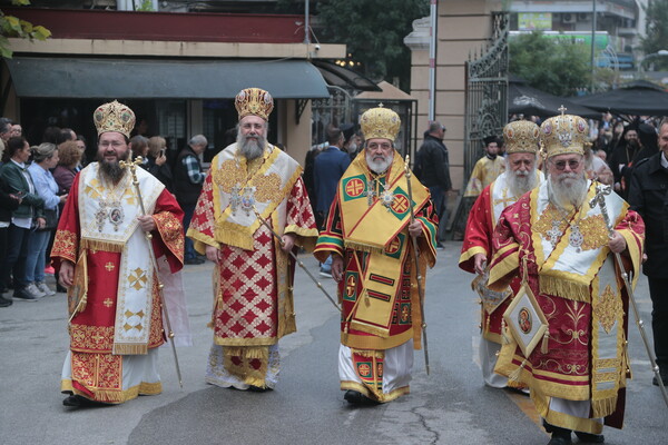 Θεσσαλονίκη: Πλήθος κόσμου στην λιτανεία των εικόνων του Αγίου Δημητρίου και της Παναγίας Γεροντίσσης