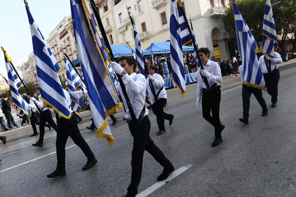 28η Οκτωβρίου: Η μαθητική παρέλαση της Θεσσαλονίκης σε εικόνες