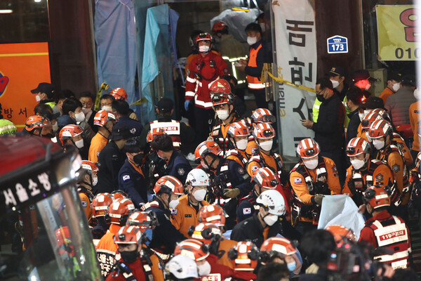 Τραγωδία στη Σεούλ: Δεκάδες άνθρωποι ποδοπατήθηκαν μέχρι θανάτου - Σκηνές χάους σε πάρτι για το χάλοουιν