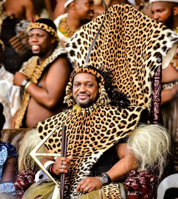 Νότια Αφρική: Σε μια ιστορική τελετή η στέψη του νέου βασιλιά των Ζουλού 