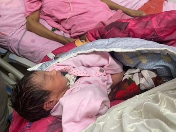 Ινδία: 23χρονη γέννησε ένα υγιές μωρό, παρότι σε κώμα εδώ και επτά μήνες - «Εξαιρετικά σπάνιο» 