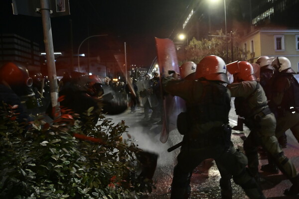 Επεισόδια στα Προπύλαια - Στη διαδήλωση ενάντια στην κρατική καταστολή