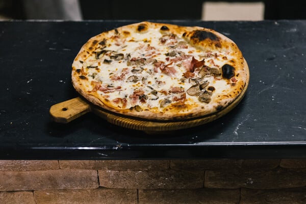 Nonna Edda & Just Pizza: Δύο από τις πιο οικονομικές πίτσες της Αθήνας είναι και από τις νόστιμες που έχει
