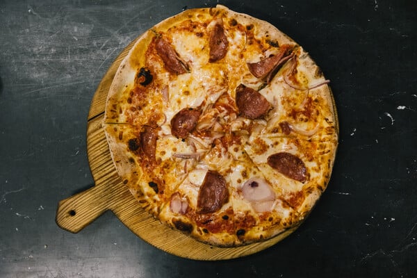 Nonna Edda & Just Pizza: Δύο από τις πιο οικονομικές πίτσες της Αθήνας είναι και από τις νόστιμες που έχει