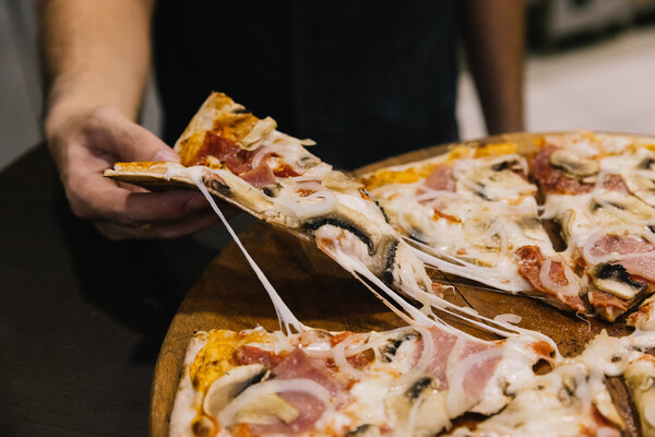 Nonna Edda &  Just Pizza:  Δύο από τις πιο οικονομικές πίτσες της Αθήνας είναι και από τις νόστιμες που έχει
