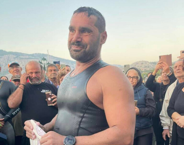 Τουρκική πρόκληση: Ακταιωρός παρενόχλησε τον Παραολυμπιονίκη Χαράλαμπο Ταϊγανίδη ενώ κολυμπούσε προς τη Σύμη