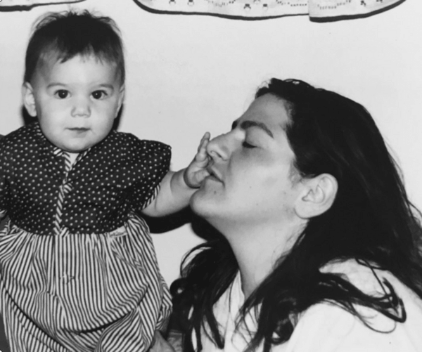 «Αυτό σημαίνει μαμά»- Η τρυφερή ανάρτηση της Δανάης Μπάρκα για τα γενέθλια της Βίκυς Σταυροπούλου