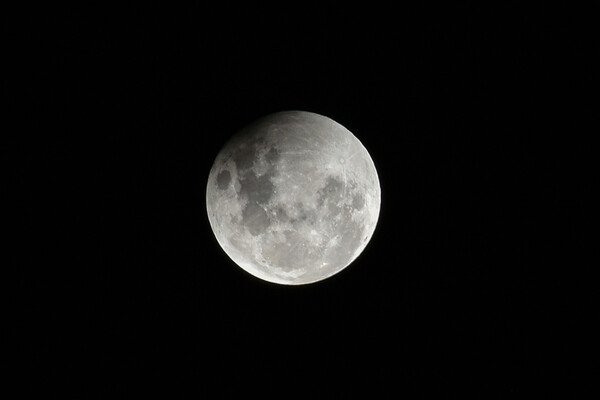 Έκλειψη σελήνης στη Μελβούρνη -Το φεγγάρι «μάτωσε» στον ουρανό