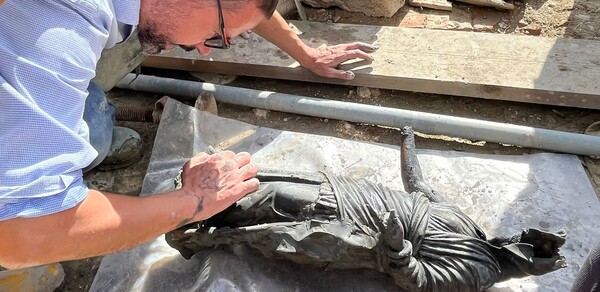 Εξαιρετική ανακάλυψη αρχαίων χάλκινων αγαλμάτων στην Τοσκάνη- Ηλικίας άνω των 2.000 ετών και σχεδόν τέλεια διατηρημένα