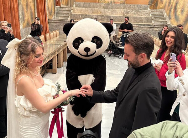 «Ο καλύτερος κουμπάρος έβερ»: Ο Κώστας Μπακογιάννης πάντρεψε ζευγάρι με κουμπάρο ένα «πάντα»