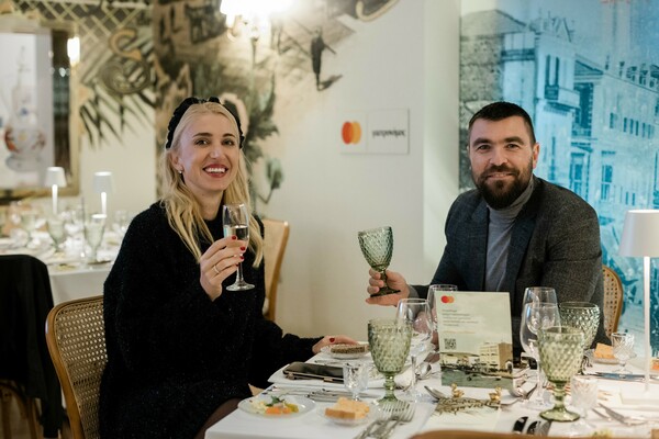 «Βεγγέρα στη Σμύρνη»: Πρεμιέρα για το pop up εστιατόριο που δημιούργησαν η Mastercard και ο Γαστρονόμος