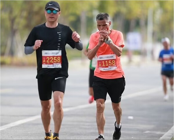 Chinese man 'runs marathon in just three and a half hours despite CHAIN SMOKING for the entire 42 kilometres'