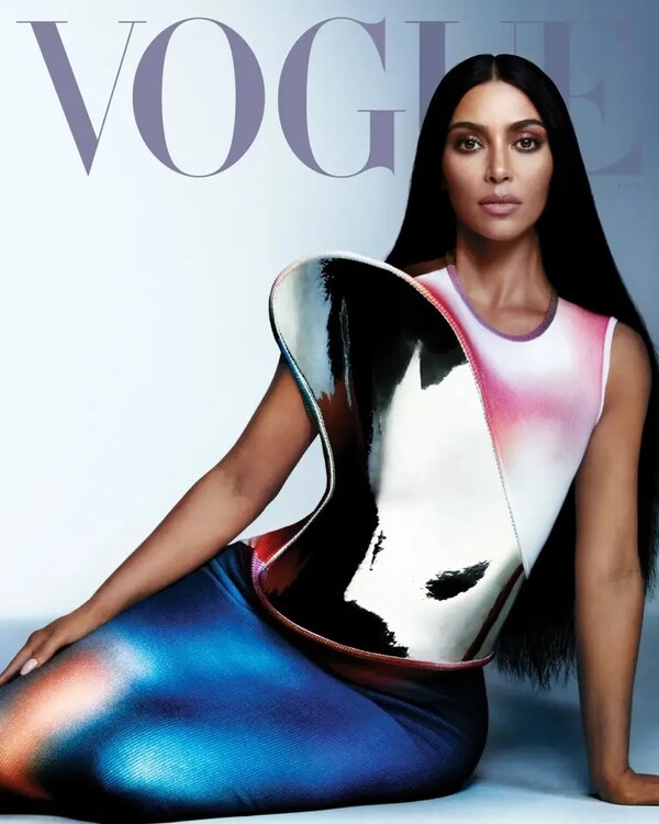 Η Κρις Τζένερ έγινε εξώφυλλο στη Vogue και ποζάρει με το φόρεμα/χταπόδι της Lizzo