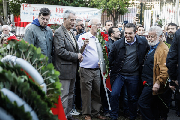 Στο Πολυτεχνείο ο Αλέξης Τσίπρας- Κατέθεσε στεφάνι για την 49η επέτειο