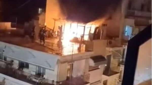 Σέρρες: Μεγάλη φωτιά σε ταράτσα πολυκατοικίας- Καίγονταν λέβητας