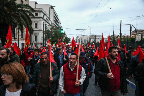 Πολυτεχνείο: Μαζική πορεία στην Αθήνα - Συγκεντρώσεις σε Θεσσαλονίκη και άλλες πόλεις