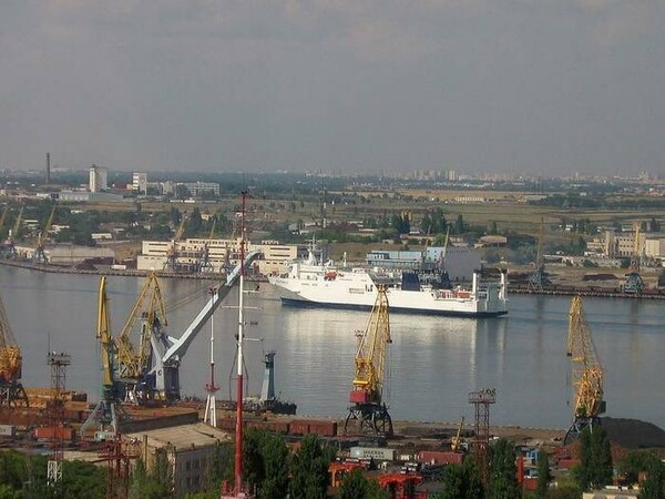 Ουκρανία: Ρωσικός πύραυλος έπληξε το λιμάνι της Οδησσού