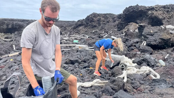 Πλαστικά σκουπίδια από όλο τον κόσμο βρέθηκαν σε απομακρυσμένο βρετανικό νησί